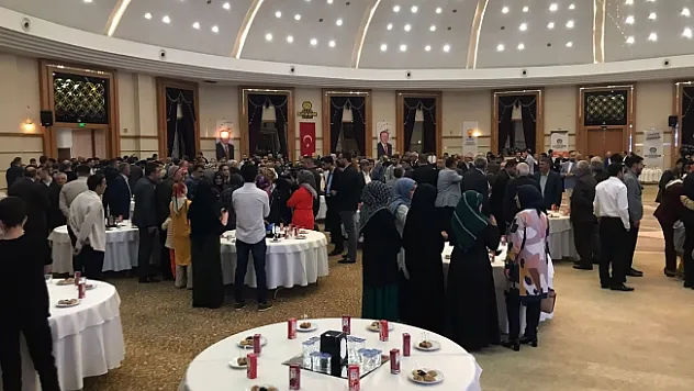 AK Parti'de bayramlaşma töreni