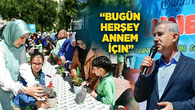 Anneler Günü programı duygusal anlara sahne oldu