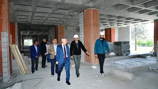 Çınar, yeni belediye binası inşaatını inceledi