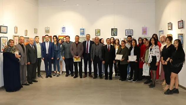 Öğrenci ve akademisyenlerden ebru sergisi