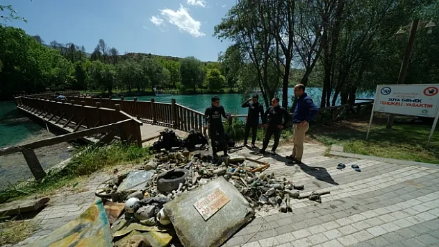 Orduzu Pınarbaşı Göleti'nde temizlik çalışması… Göletten ne çıkmadı ki!