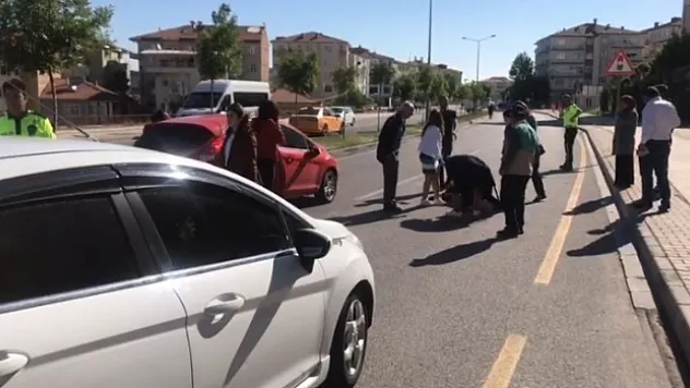 Otomobilin çarptığı kadın ağır yaralandı