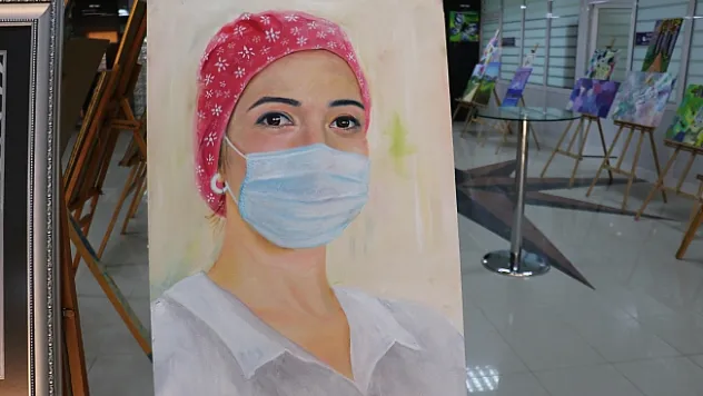 TÖTM'de ressam hemşireler sergi açtı