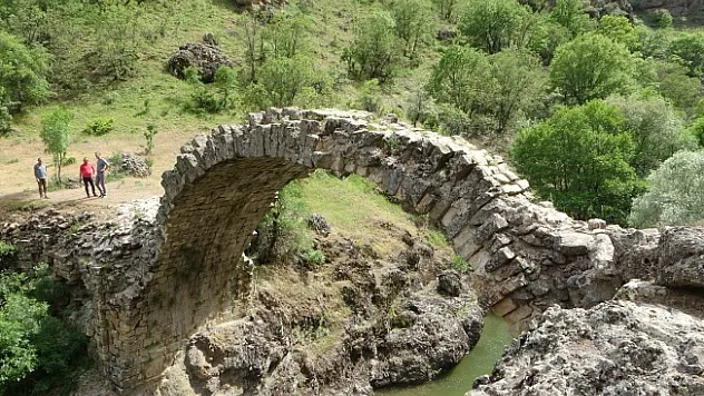 2 bin yıllık Taş Köprü yıllara meydan okuyor