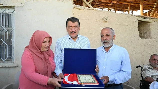 Başkan Gürkan, şehit babasını ziyaret etti