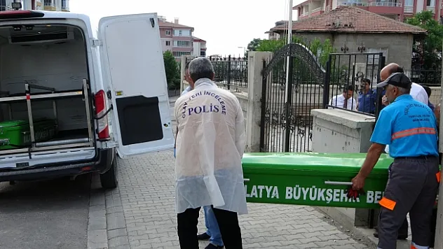 Cami tuvaletinde ölü bulundu