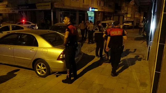 Husumetliler sokak ortasında çatıştı: 1 yaralı, 5 gözaltı  