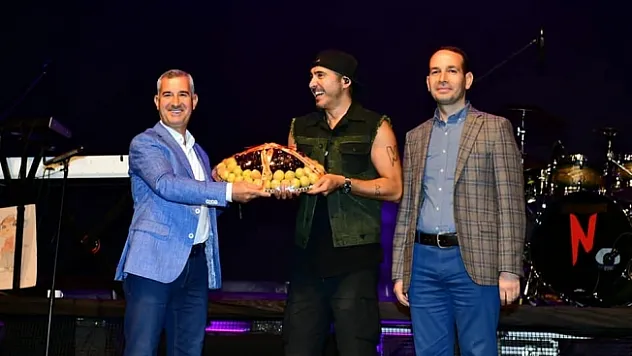 Kiraz festivali Manga konseriyle final yaptı
