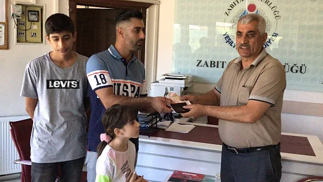 Belediye personelinden örnek davranış
