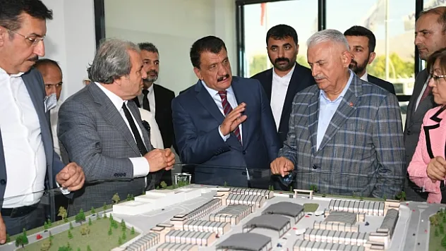 Binali Yıldırım hizmet ve yatırımları gezdi