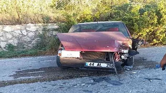 İş makinesi ile otomobil çarpıştı: 1 yaralı