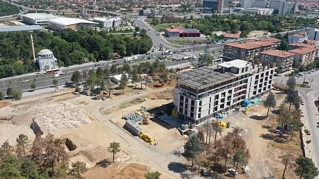 Yeşilyurt Belediyesi'nin yeni hizmet binası inşaatı sürüyor
