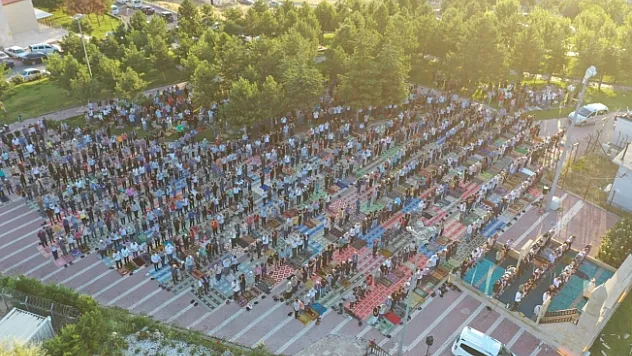 Yeşilyurt Gedik Namazgâhı'nda Bayram Namazına yoğun ilgi