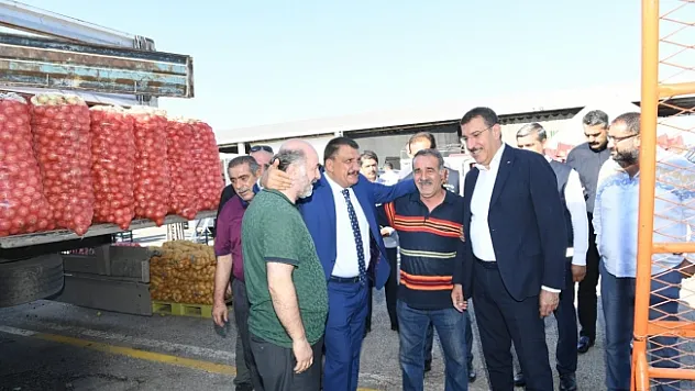 Başkan Gürkan Ve Milletvekili Tüfenkci Sebze Ve Meyve Hali'ni ziyaret etti