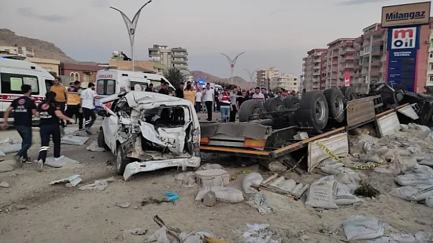 Bir acı haber de Mardin'den... Feci kaza 20 kişi hayatını kaybetti