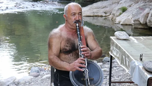 Bu da cümbüşlü klarnetli Tarzan