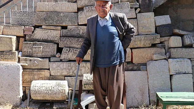 Taşlara olan tutkusu sanata dönüştü