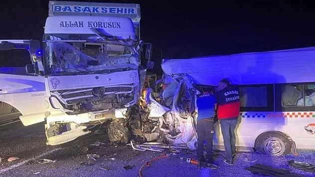Malatya yolunda katliam gibi kaza! 8 ölü, 9 ağır yaralı!