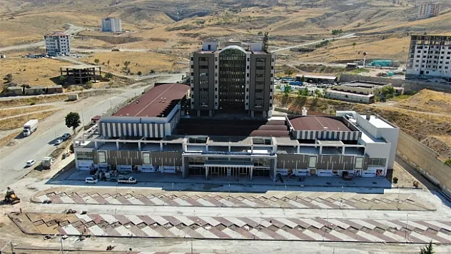 Gürkan, YİMPAŞ binasında incelemelerde bulundu