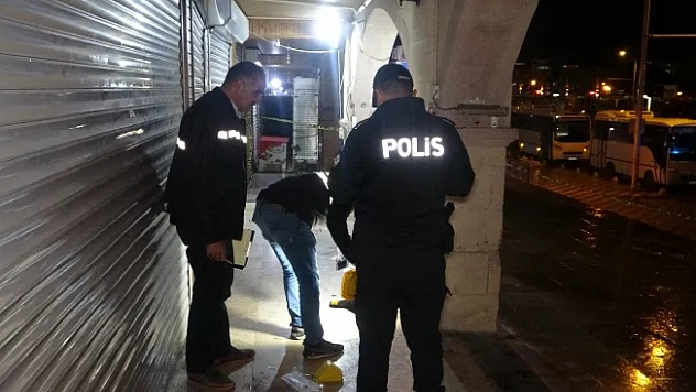 Laf atma kavgasında kan aktı: 3 yaralı