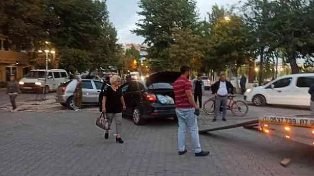 Malatya'da çarpışan iki araç yayaların arasına daldı! 5 çocuk yaralı!