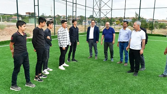 Yeşilyurt'ta öğrencilerin istediği halı saha tamamlandı