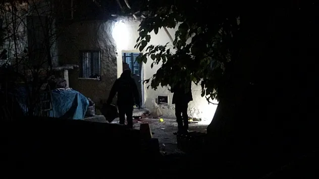 Evinin önünde silahlı saldırıya uğradı