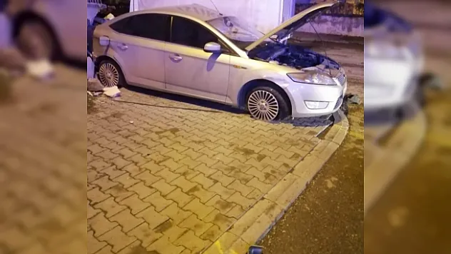 İki otomobil çarpıştı: 3 yaralı