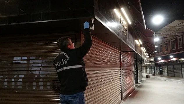 Malatya'da kuyumcular çarşısında hırsızlık girişimi kamerada