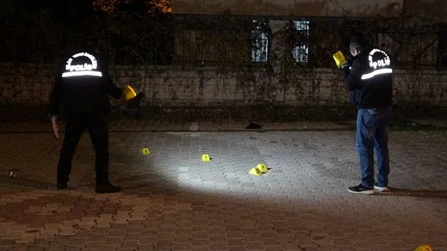Sokaktaki tartışma kanlı bitti: 1 yaralı