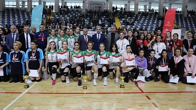 Sporcular il birincisi olmak için ter döktü