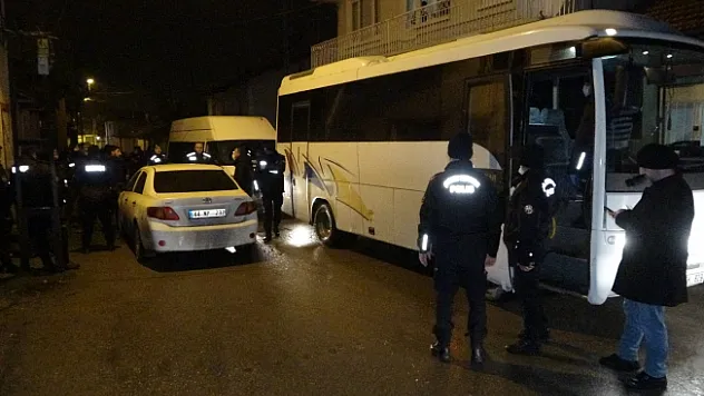 Malatya'da bir evde 35 düzensiz göçmen yakalandı
