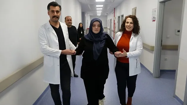 Piknikte tavuk yedi zehirlendi 8 ay yürüyemedi