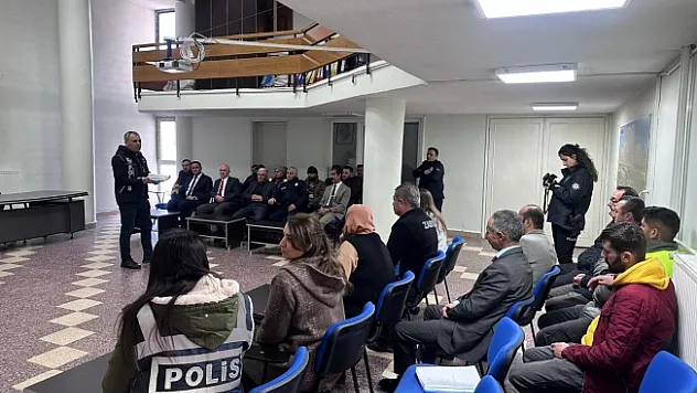 Polisten &quotEn İyi Narkotik Polisi Anne&quot eğitimi