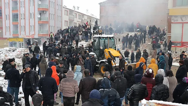 Malatya'da enkazda aramalar sürüyor