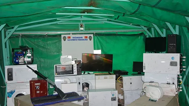 Deprem bölgesinde 400 bin TL'lik hırsızlık yapan 3 zanlı yakalandı