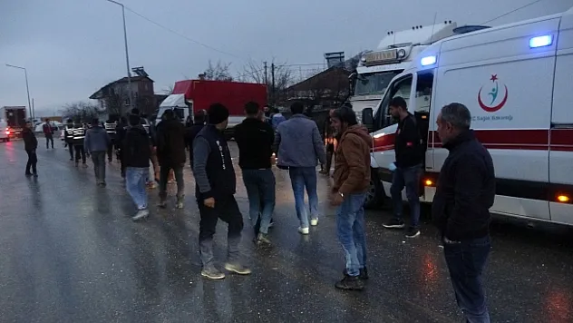 Depremzedeler ile nakliyeciler arasında taşlı sopalı kavga!