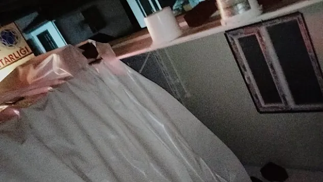 Sağanak yağış sonrası konteynerin tavanı çöktü