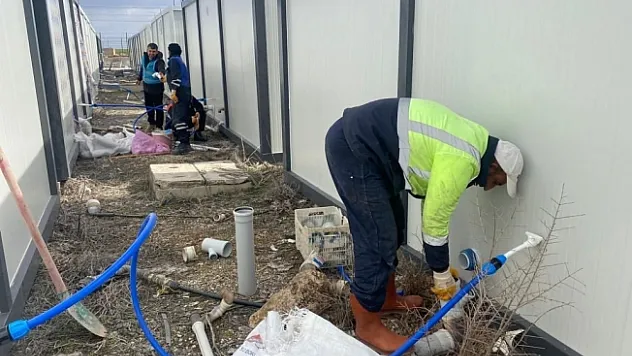 VASKİ ekipleri Malatya'da konteyner kentte çalışıyor
