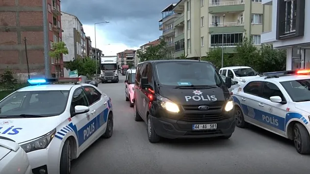 Akrabalar arasında silahlı bıçaklı kavga: 2 yaralı