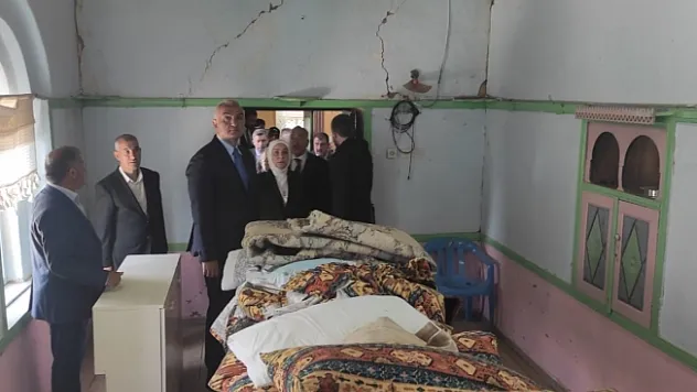 Bakan Ersoy, cemevini ziyaret etti