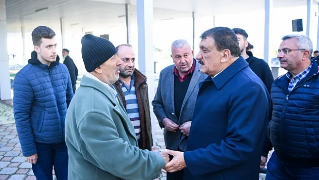 Başkan Gürkan vatandaşlarla bayramlaştı