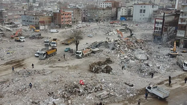 Enkazlar kaldırıldıkça boşluklar artıyor