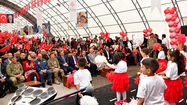 23 Nisan Ulusal Egemenlik ve Çocuk Bayramı kutlandı