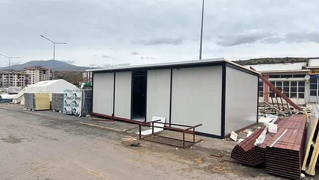 Yılların demirci ustası Konteyner üretiyor