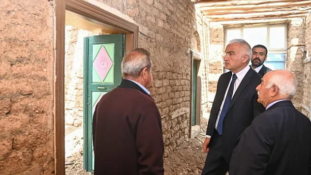 Bakan Ersoy, onarımları süren Cemevlerini ziyaret etti
