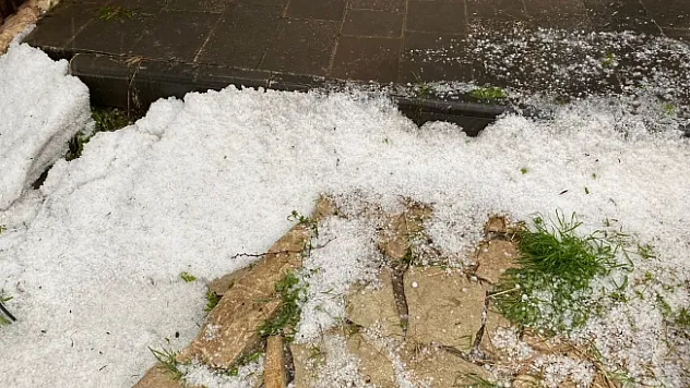 Ceviz büyüklüğünde dolu yağdı