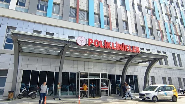 Deprem sonrası tüm poliklinikler hizmete başladı