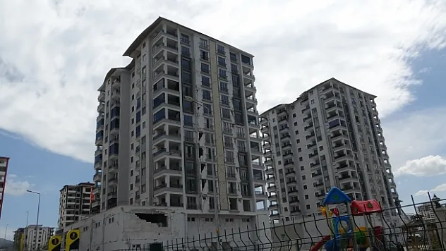 Depremin vurduğu milyonluk dairelerde yıkım için gün sayılıyor