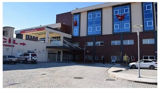 Devrilen traktörün altında kalan yaşlı adam hayatını kaybetti